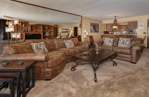Dillon Condo | Luxury Waterfront Condo on Lake Dillon, Views, Pool, Hot tub, Walk to Lake