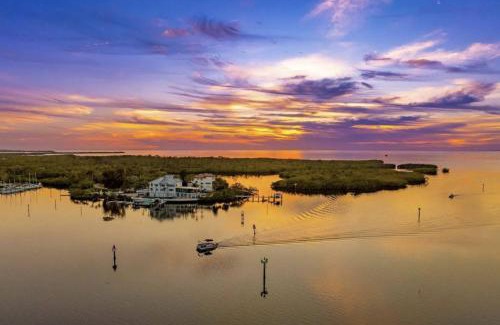 Port Richey House | Luxury Waterfront Oasis