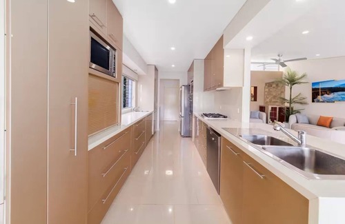 Oatley House | Luxury Waterfront Retreat | 4BR with Double Jetty & Entertainment