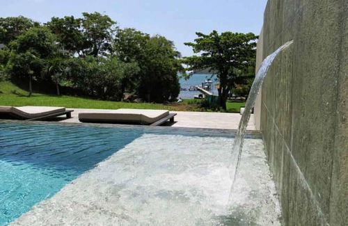 Le Vauclin Villa | Luxury waterfront villa (MQFR08)