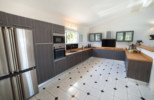 Le Vauclin Villa | LUXURY WATERFRONT VILLA BEACH AT THE END OF THE GARDEN, KITESURF SPOT