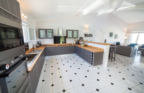 Le Vauclin Villa | LUXURY WATERFRONT VILLA BEACH AT THE END OF THE GARDEN, KITESURF SPOT