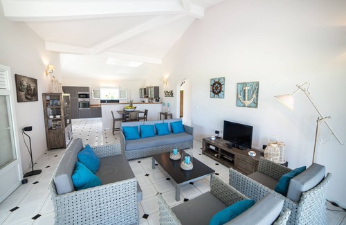 Le Vauclin Villa | LUXURY WATERFRONT VILLA BEACH AT THE END OF THE GARDEN, KITESURF SPOT