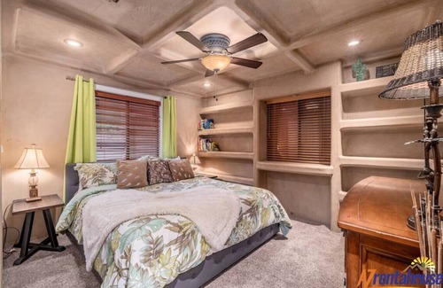 Peoria Villa | Luxury Winding Waterslide Oasis+SportCourt+Golf+SwimupBar+Playset+Firepits+PingPong+Pooltable