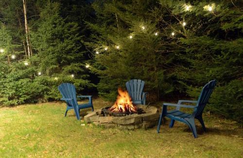 St-Adolphe-d'Howard Ski Chalet | Luxury with hot tub 300mbps Wifi Games & more !