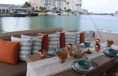 Isla Mujeres Boat Rental | Luxury yacht, a ride on the Caribbean Sea!