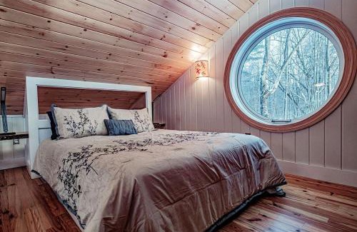 Springvale House | Luxury Year-round Treehouse in Sanford, ME