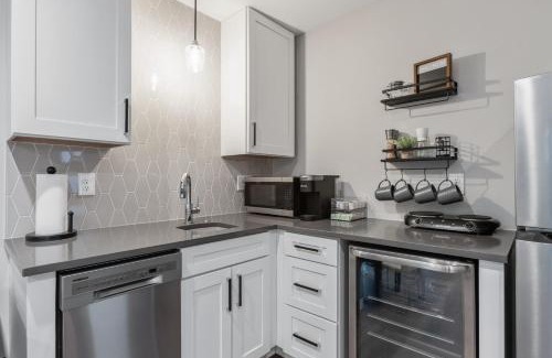 Sunnyside House | LuxuryDenver Studio w Hot Tub 2 Mi to Downtown