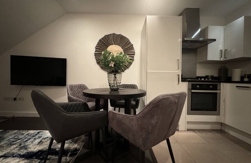 Lewisham Apartment | Luxxe 2BR 2BA Duplex 5 mins from Hither Green St