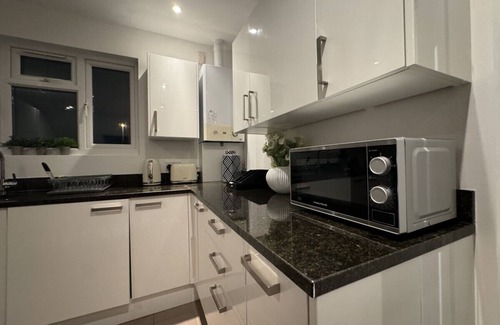 Lewisham Apartment | Luxxe 2BR 2BA Duplex 5 mins from Hither Green St