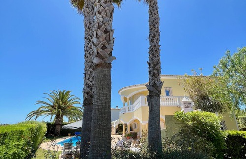 Praia da Luz Villa | LUZ, LAGOS, OCEAN VIEW, Free pool heating, BBQ AIR-CON, WiFi landscaped garden