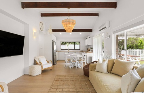 Shoal Bay Villa | Luzari Shoal Bay- Experience coastal elegance at Luzari Shoal Bay, a beautifully styled Hamptons-ins