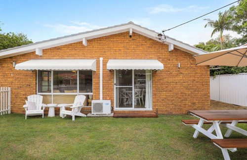Shoal Bay Villa | Luzari Shoal Bay- Experience coastal elegance at Luzari Shoal Bay, a beautifully styled Hamptons-ins
