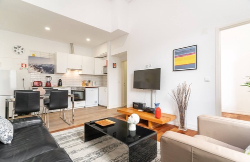 Sacramento Apartment | LV Premier Chiado CH8- comfortable, AC, elevator