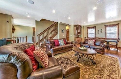 Lincoln Park Villa | Lv12: luxury villa walk to the Beach