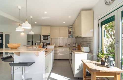 Aldeia do Meco Villa | LVPremier LA1- heated pool, Jacuzzi, AC, garden