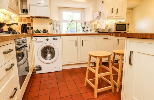 Giggleswick Cottage | LYCHGATE COTTAGE, pet friendly, character holiday cottage in Settle