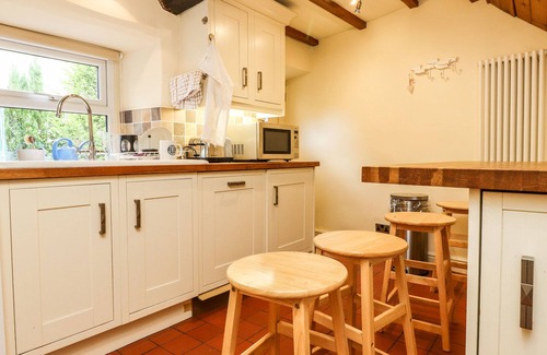 Giggleswick Cottage | LYCHGATE COTTAGE, pet friendly, character holiday cottage in Settle