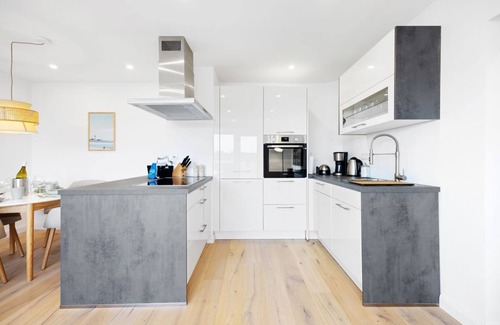 Hornum Apartment | Lykke - Hochwertige Modern-skandinavische Ferienwohnung mit Balkon