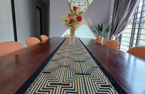 Pasir Pinji Villa | LYL Journey House at Ipoh Town Centre 17PAX 6BR