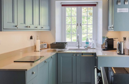 Lyme Regis Cottage | LYNCH COTTAGE, pet friendly, with open fire in Lyme Regis
