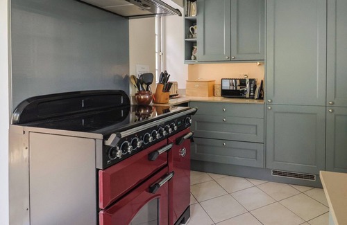 Lyme Regis Cottage | LYNCH COTTAGE, pet friendly, with open fire in Lyme Regis