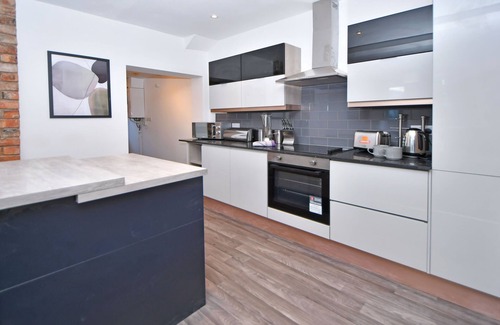 Crewe Apartment | Lyndale House - By Sigma Stays