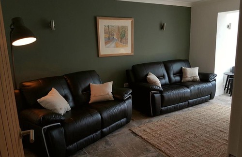 Kilgetty House | Lyndhurst Lodge