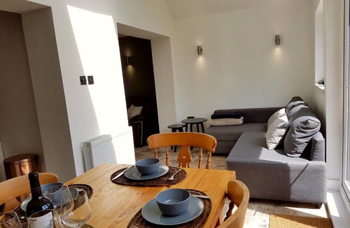 Kilgetty House | Lyndhurst Lodge