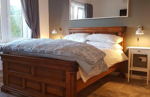 Kilgetty House | Lyndhurst Lodge