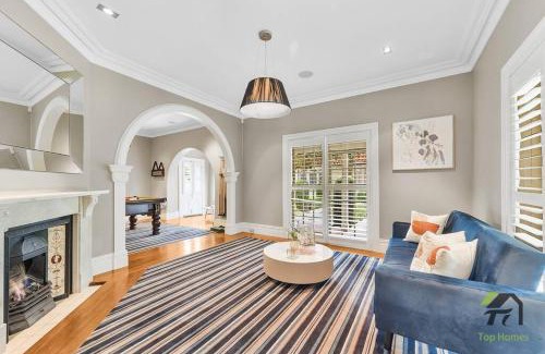 Warrawee House | 'Lynwood' Warrawee Manor- Koi Home