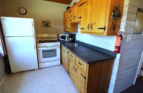 Stanhope Cottage | Lyons Cottages - Cottage #10, 2BR Walk to the Beaches of Stanhope National Park!