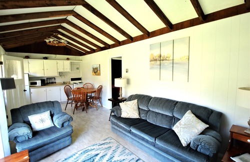 Stanhope Cottage | Lyons Cottages - Cottage #2, 2BR Walk to the Beaches of Stanhope National Park!