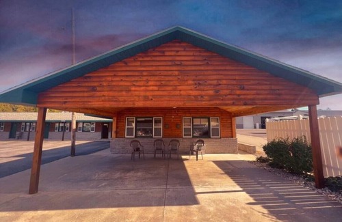 Onaway Cabin | Lyons in Onaway - 1 Queen Bed - Room 3 - Sleeps 2