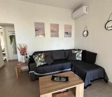 Oropos House | M & F HOUSE (παραλία Μαρκοπούλου Ωρωπού)