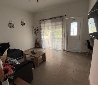 Oropos House | M & F HOUSE (παραλία Μαρκοπούλου Ωρωπού)