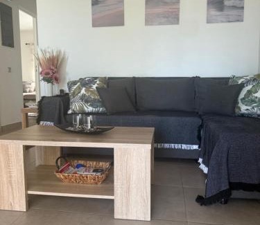 Oropos House | M & F HOUSE (παραλία Μαρκοπούλου Ωρωπού)