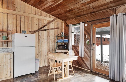 South Fork Cabin | "M" Moose Studio Cabin with private hot tub