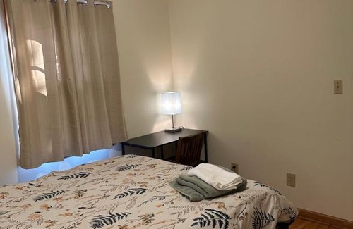 New Brunswick House | M1 Queen Size BedRoom with desk near Rutgers U & hospitals