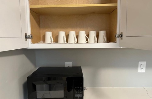 New Brunswick House | M1 Queen Size BedRoom with desk near Rutgers U & hospitals