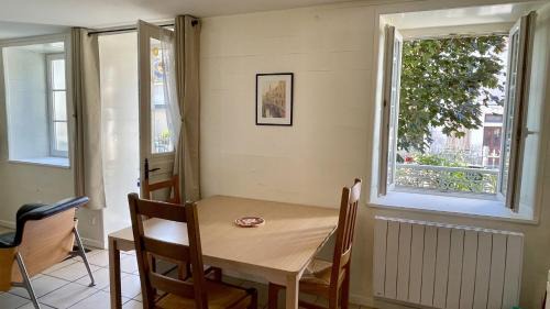 Imphy Apartment | M2 Parking Wifi 1 à 3 pers 1 chambre, 1 lit de 180 ou 2 de 90, 1 canapé 120