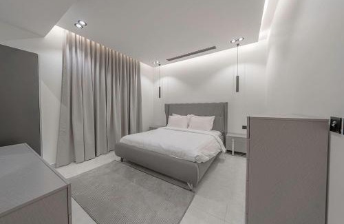 King Abdul Aziz Road Apartment | Mabaat-White Pearl Compound - 600 A-Villa 4