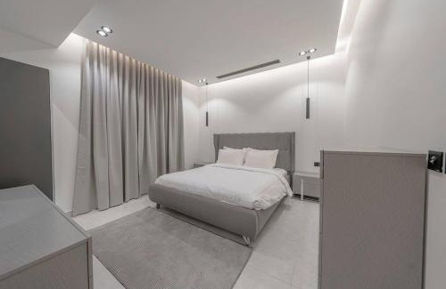 King Abdul Aziz Road Apartment | Mabaat-White Pearl Compound - 600 A-Villa 8