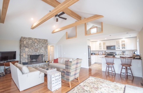 North Brooklin House | Mabel's Point - Private Beach Brooklin!