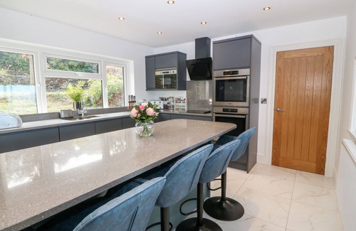Llwyngwril Cottage | MACHLUD HAUL, character holiday cottage, with open fire in Llwyngwril