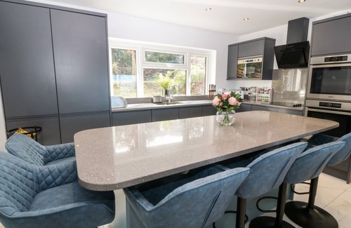 Llwyngwril Cottage | MACHLUD HAUL, character holiday cottage, with open fire in Llwyngwril