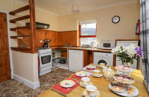 Llanybydder Cottage | Machlud Haul