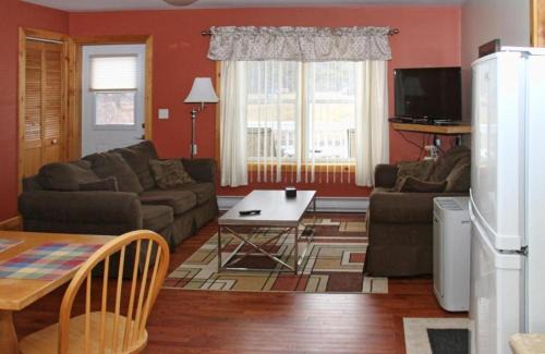 Shelburne Hotel | Mackenzie Motel & Cottages