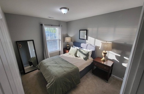 Burlington House | Mackintosh Townhome Retreat - 4BD/3BA