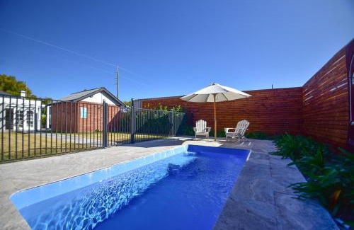 Dubbo House | Macleay Cottage with plunge pool and local arts